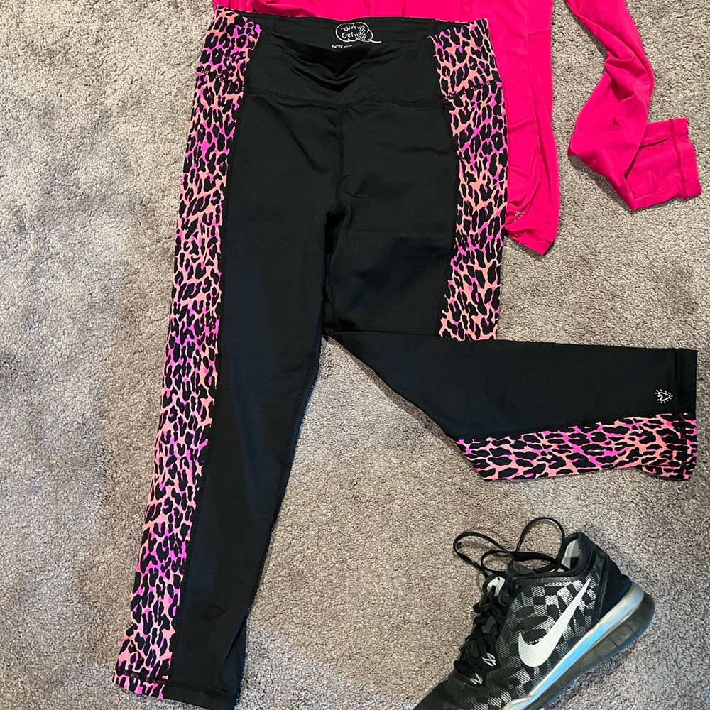 Betsey Johnson cropped leggings